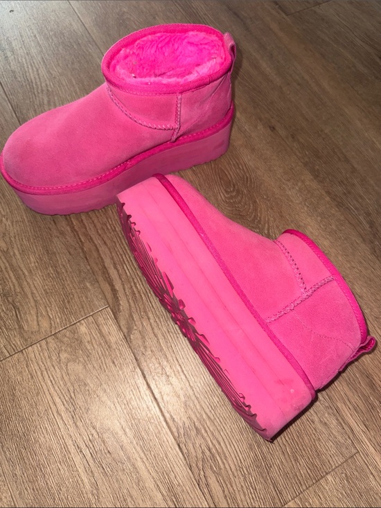 UGG Shoes - Hot Pink Platform Uggs size 6
Gently worn